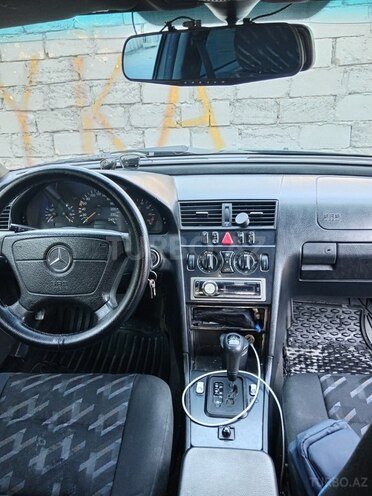 Mercedes C 200-8