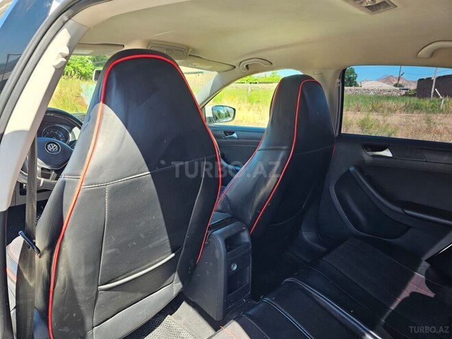 Volkswagen Jetta-4