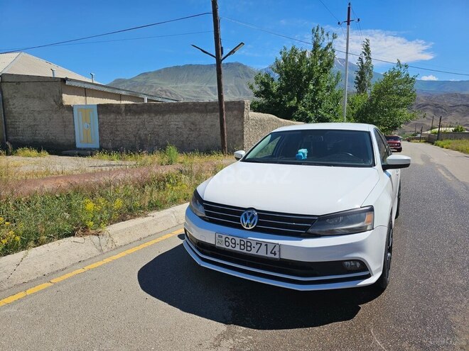 Volkswagen Jetta-1