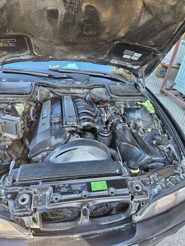 BMW 528-10