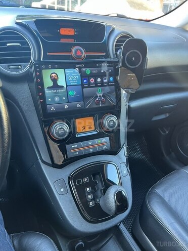 Kia Carens-7