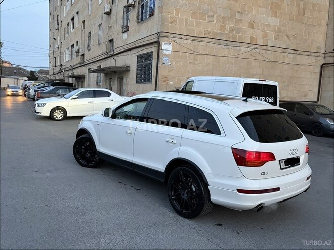 Audi Q7-4