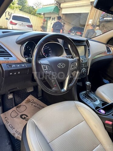 Hyundai Santa Fe-13