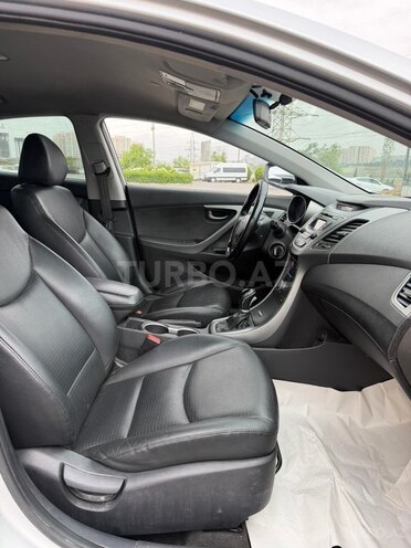 Hyundai Avante-9