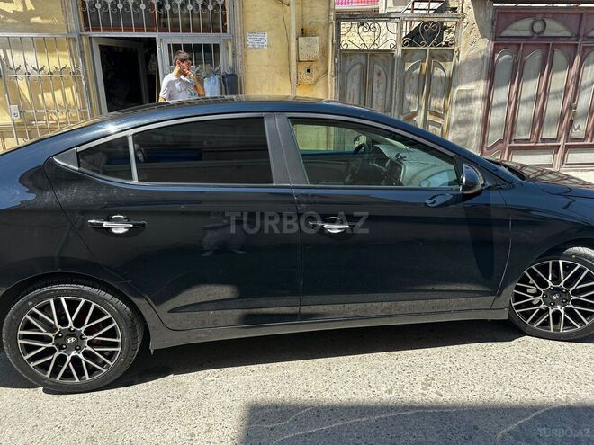 Hyundai Elantra-6