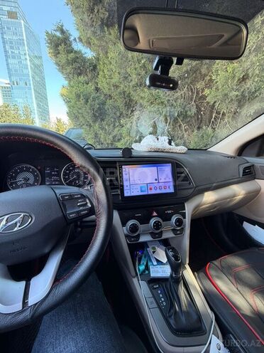 Hyundai Elantra-8