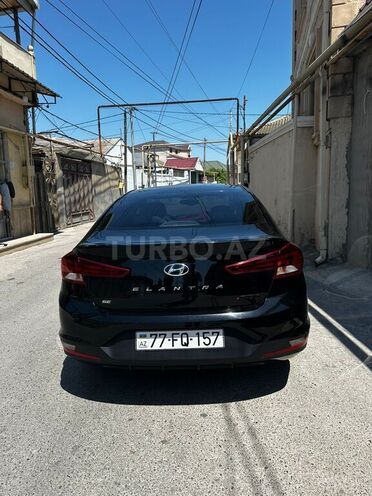 Hyundai Elantra-2