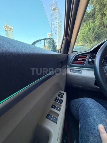 Hyundai Elantra-4