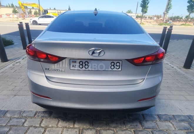Hyundai Elantra-4