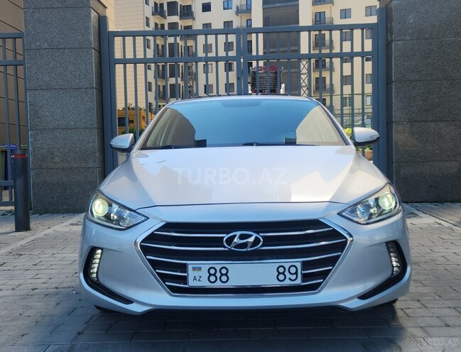 Hyundai Elantra-1