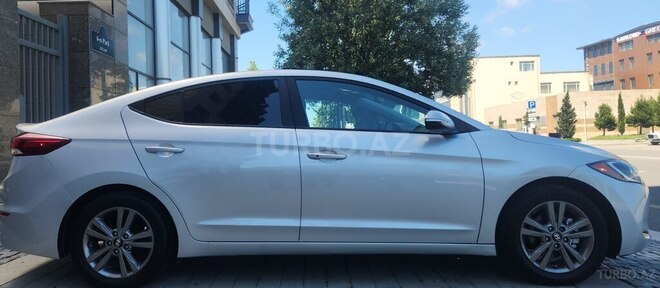 Hyundai Elantra-5