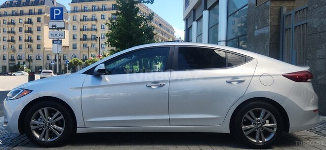 Hyundai Elantra-3