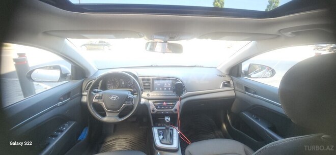 Hyundai Elantra-12