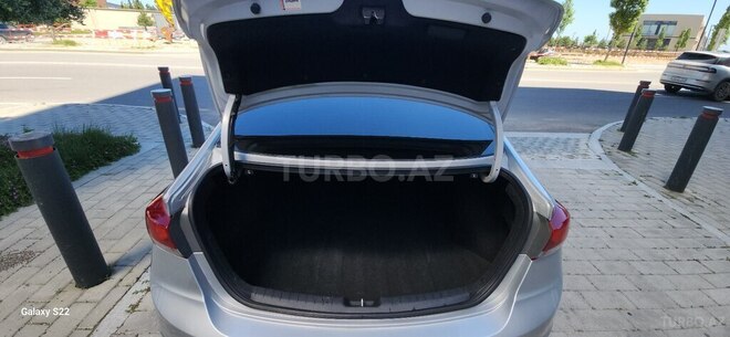 Hyundai Elantra-17