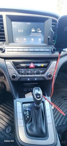 Hyundai Elantra-14
