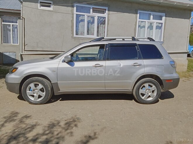 Mitsubishi Outlander-3
