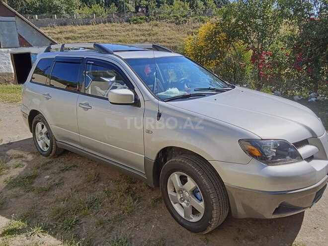 Mitsubishi Outlander-5