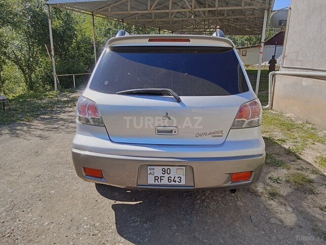 Mitsubishi Outlander-7