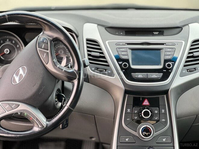 Hyundai Elantra-3