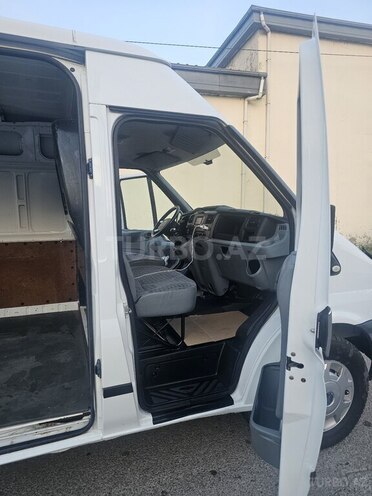 Ford Transit-4