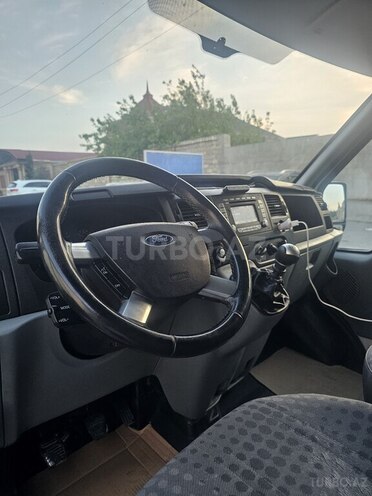 Ford Transit-9