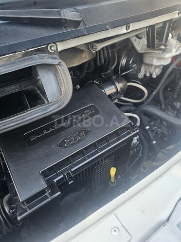 Ford Transit-17