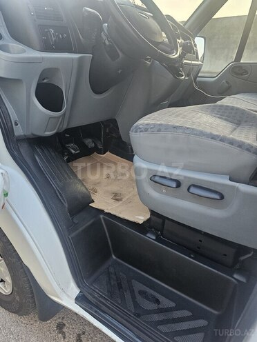 Ford Transit-19