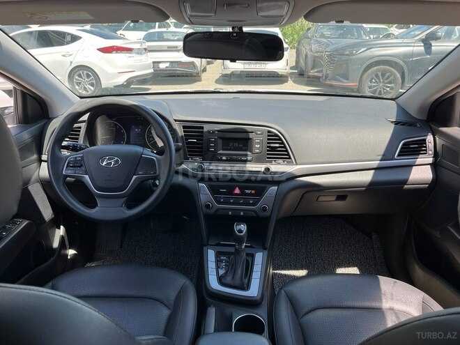 Hyundai Avante-12
