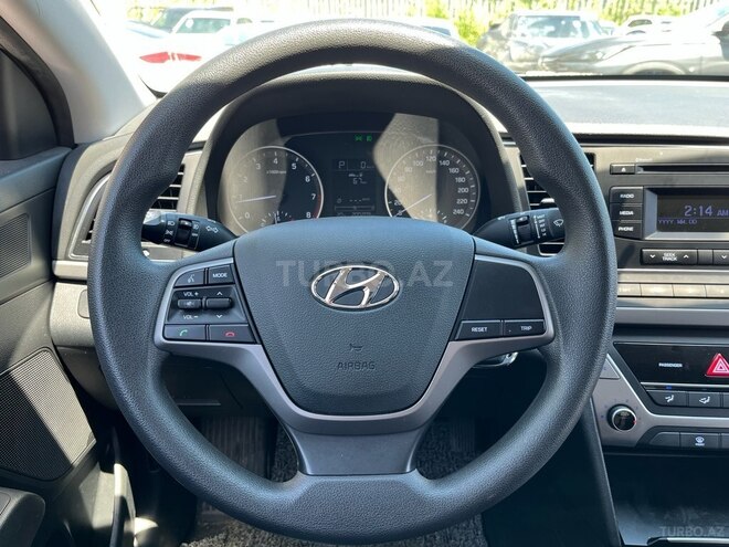 Hyundai Avante-3