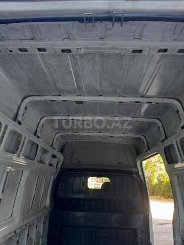 Ford Transit-9