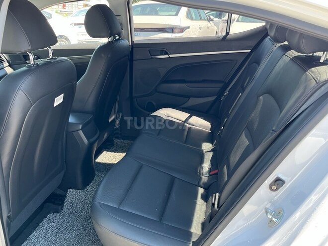 Hyundai Avante-13