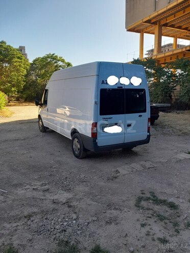Ford Transit-13