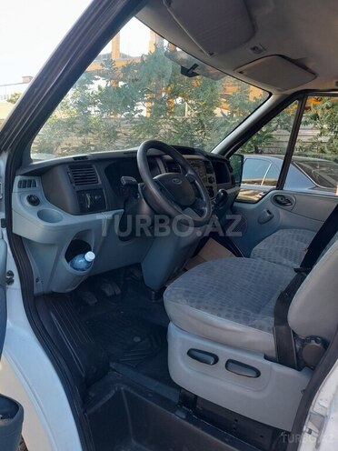 Ford Transit-18