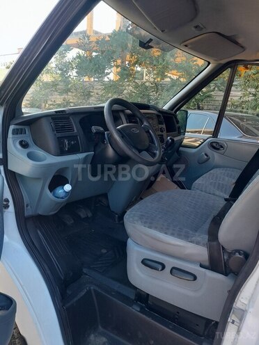 Ford Transit-19