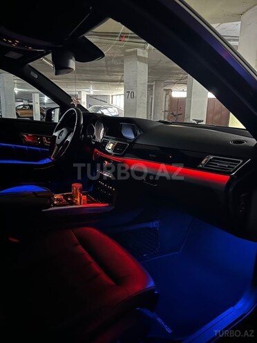 Mercedes E 220-11