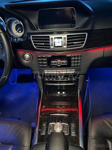 Mercedes E 220-13