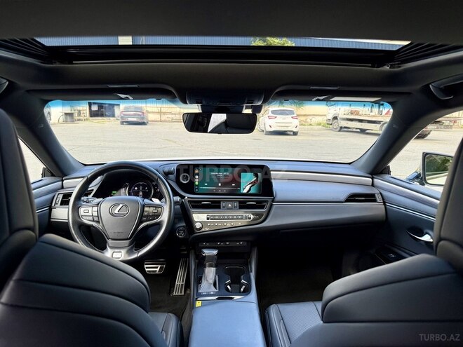 Lexus ES 300h-13