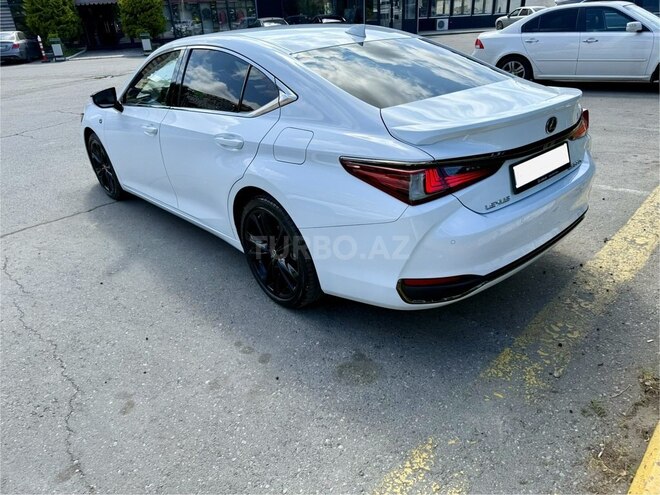 Lexus ES 300h-12