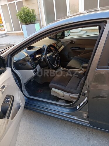 Honda Insight-12