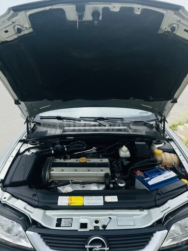 Opel Vectra-14