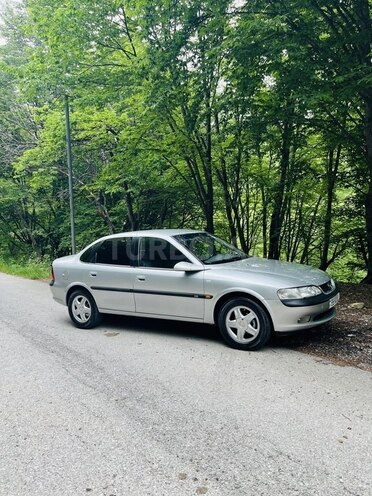 Opel Vectra-4