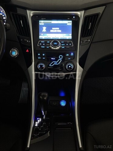 Hyundai Sonata-16
