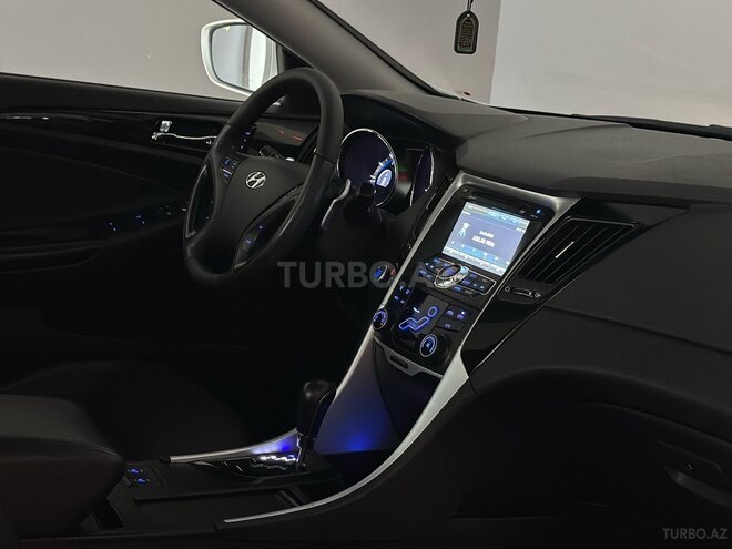 Hyundai Sonata-17