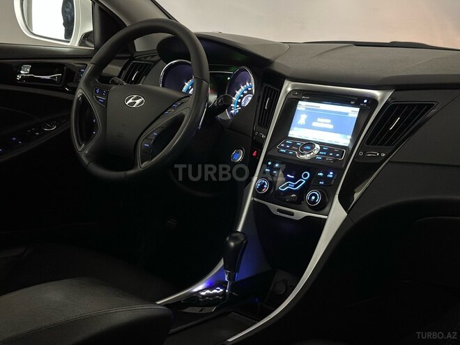 Hyundai Sonata-14