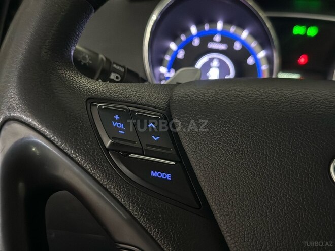 Hyundai Sonata-31