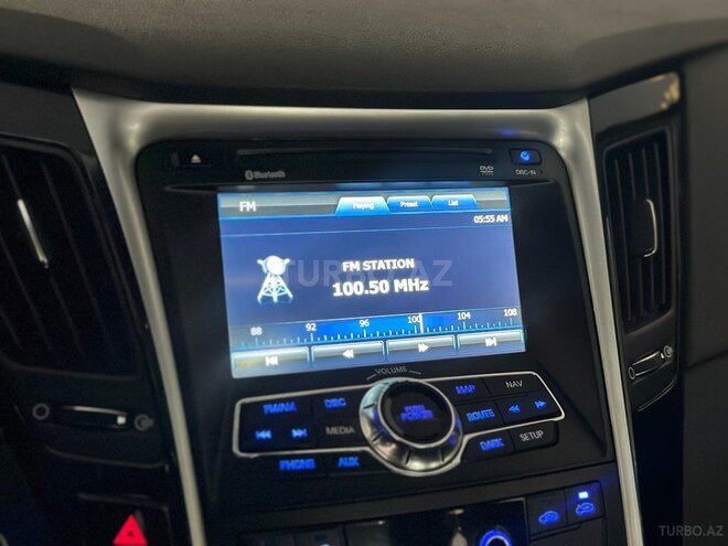Hyundai Sonata-26