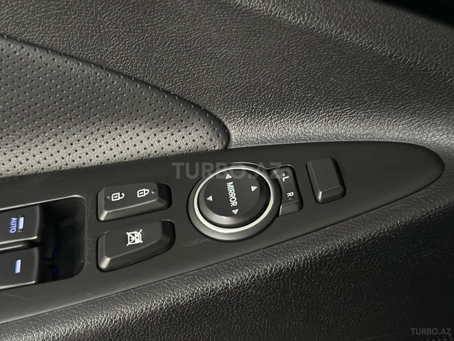 Hyundai Sonata-23