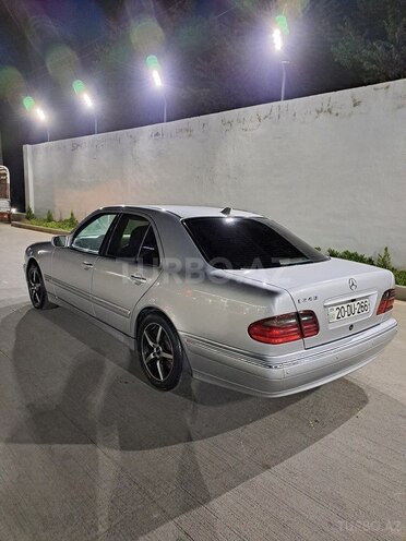 Mercedes E 240-3