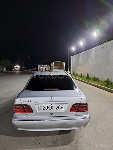 Mercedes E 240-8