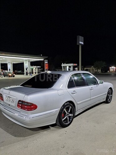 Mercedes E 240-4